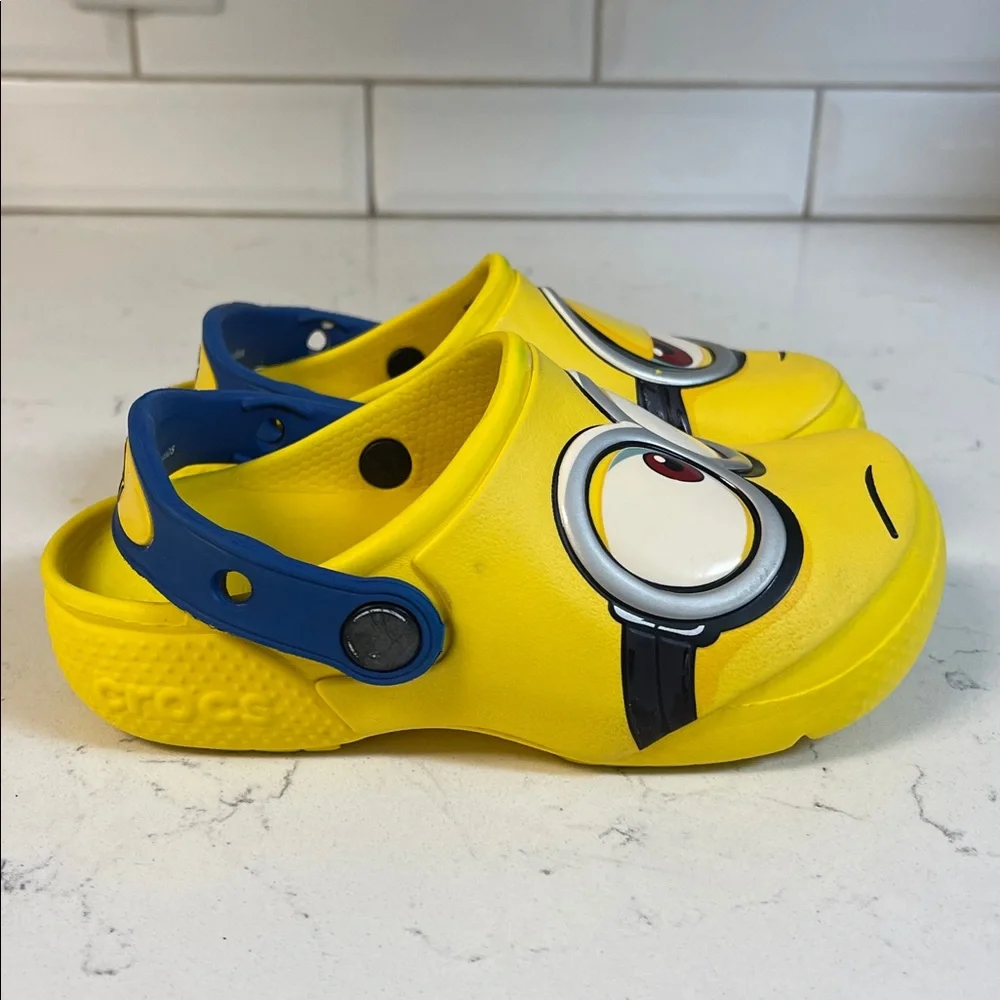 Crocs Fun Lab Minions Yellow Kids Clog Sandals with Blue Strap Size 11 - Picture 10 of 17